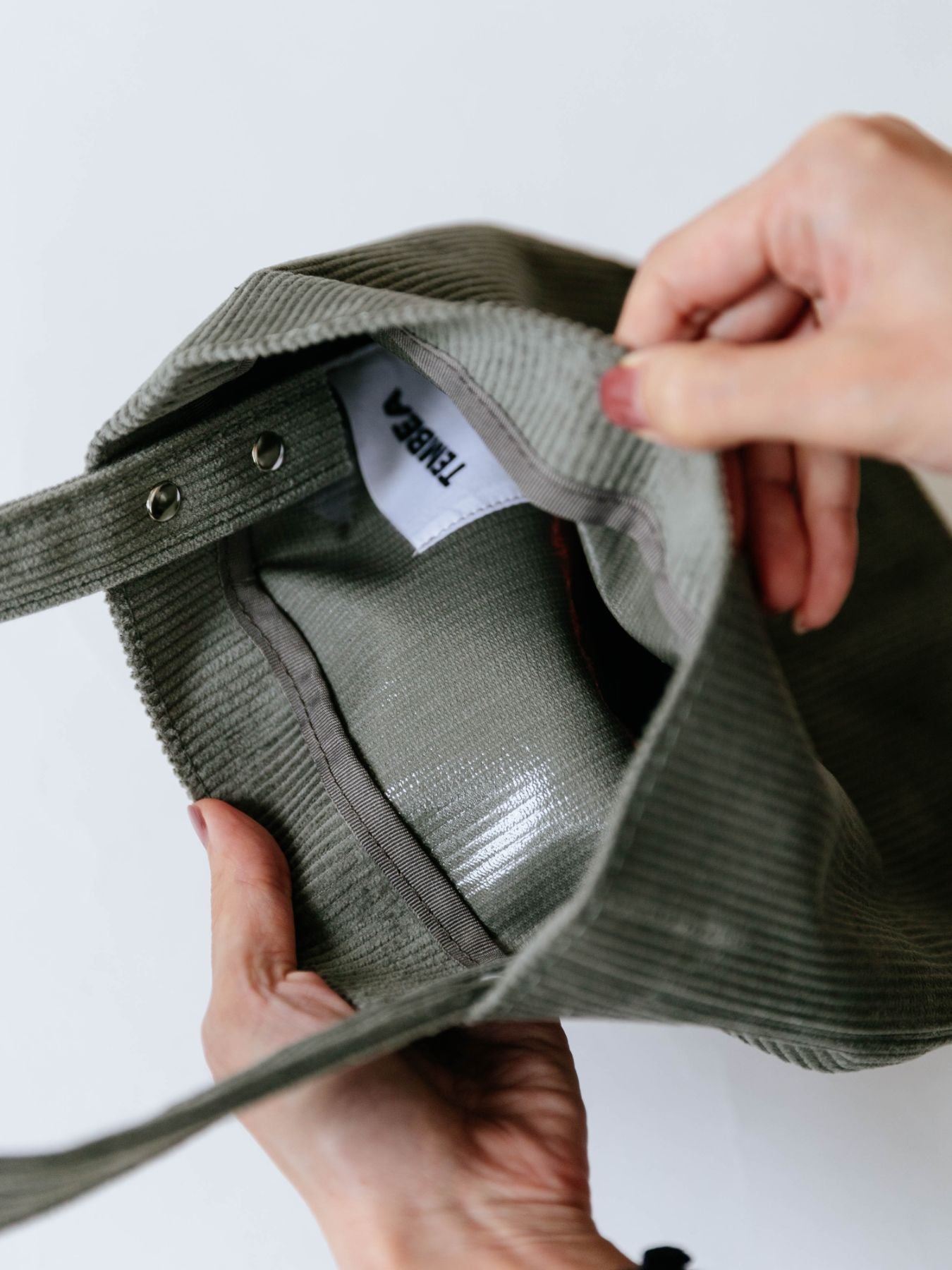 内側はPVCコーティングを施しています。