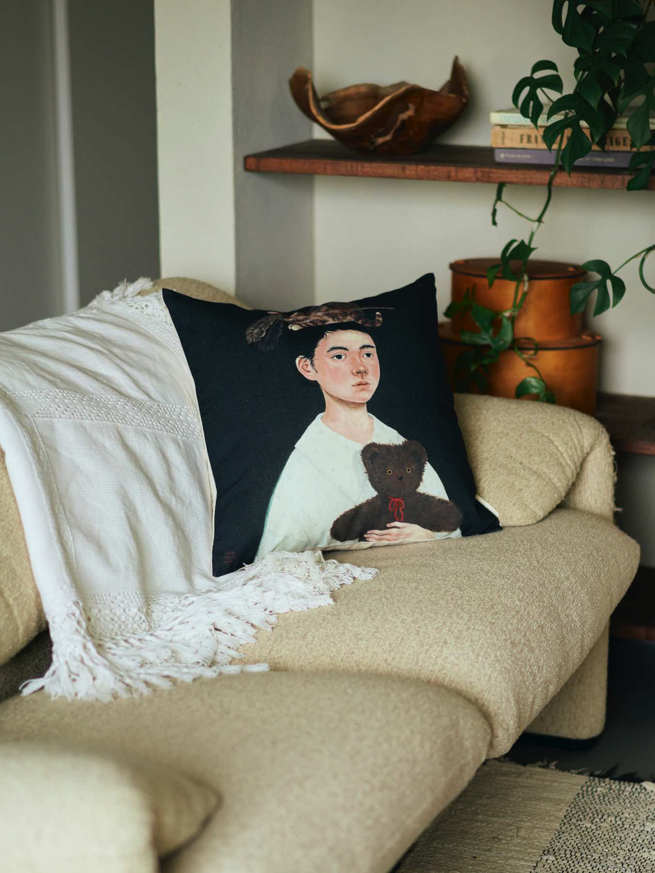 坂巻弓華 オリジナルクッションカバー/みんなねむるじかん、おもちゃをしまってベッドにいきますよ。