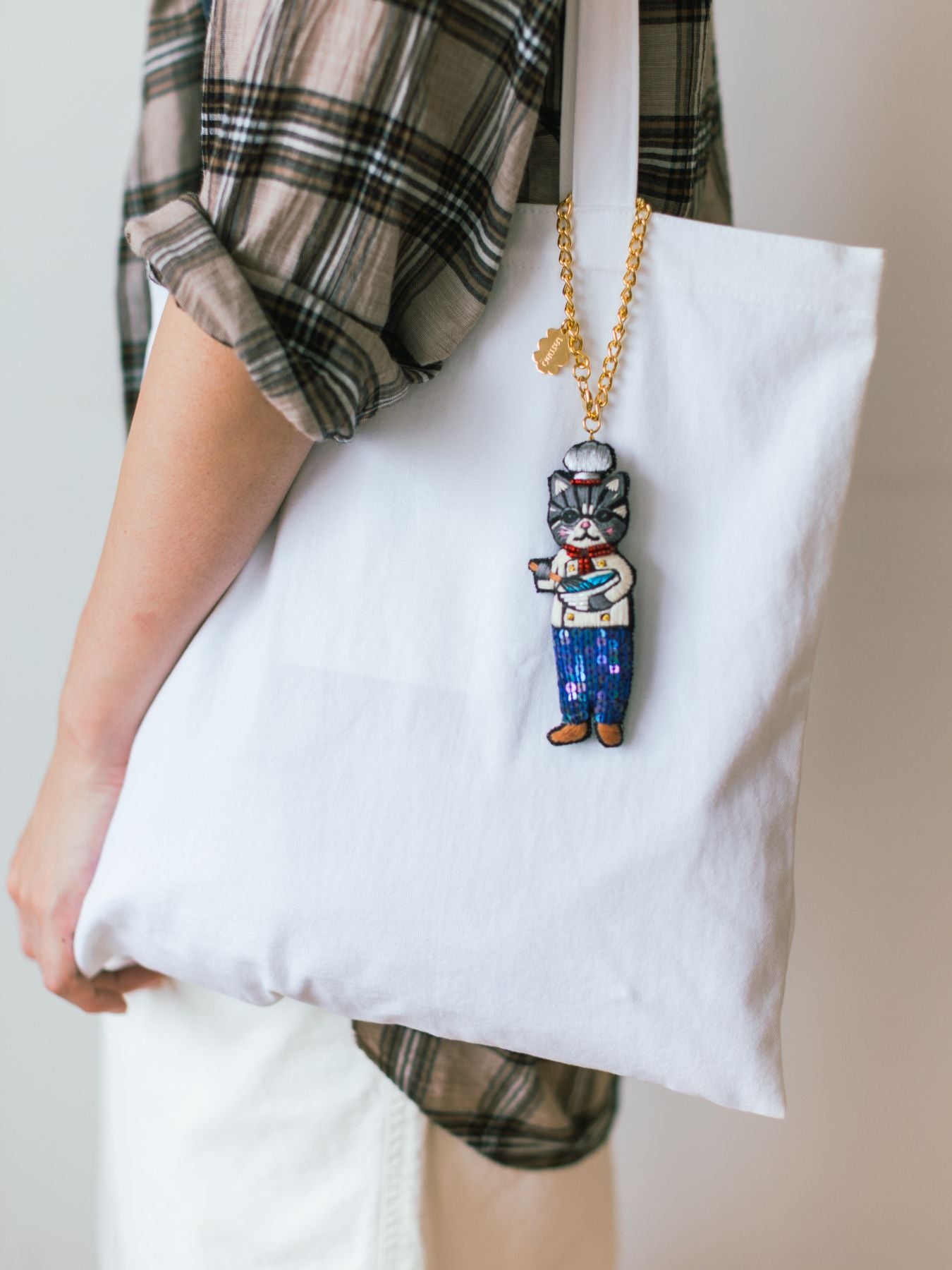 tamaoworld 刺繍チャームブローチ