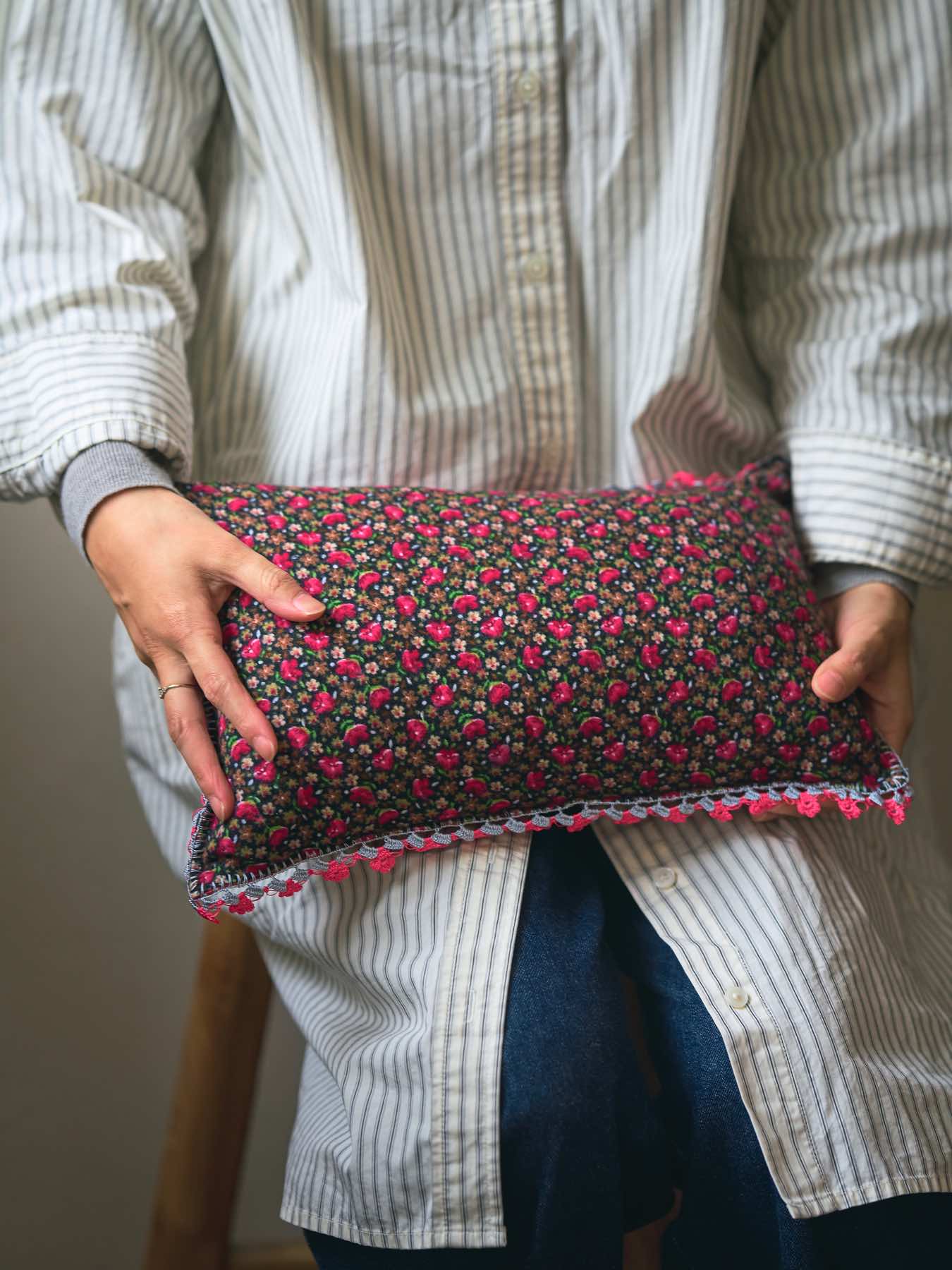 Ottomania クロッシェレース付きクッション