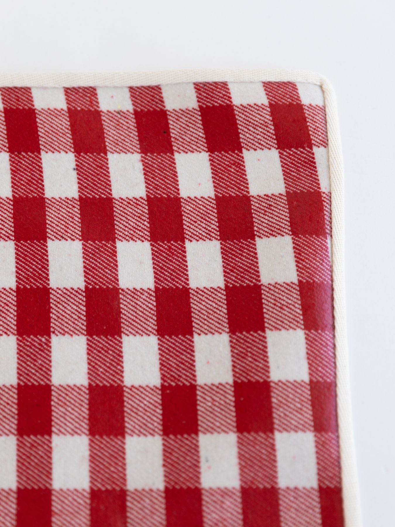 製造の工程上、柄のゆがみが生じる場合があります。