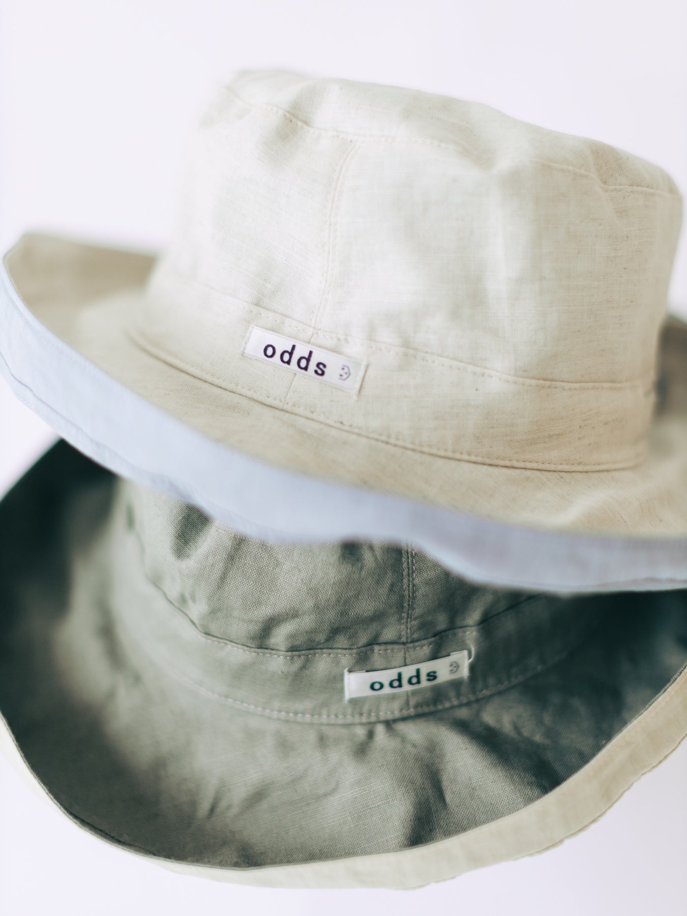 裏面にロゴタグ付き