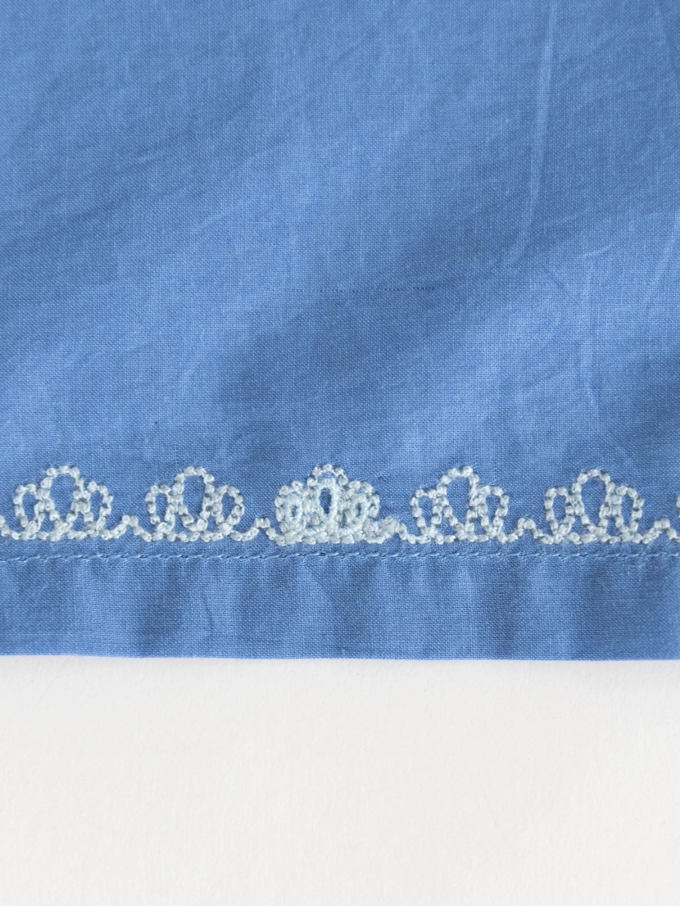 刺繍の個体差があります。