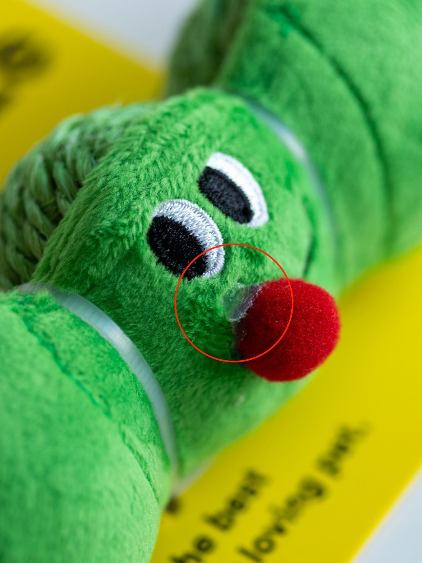 接着剤が見えている場合があります。