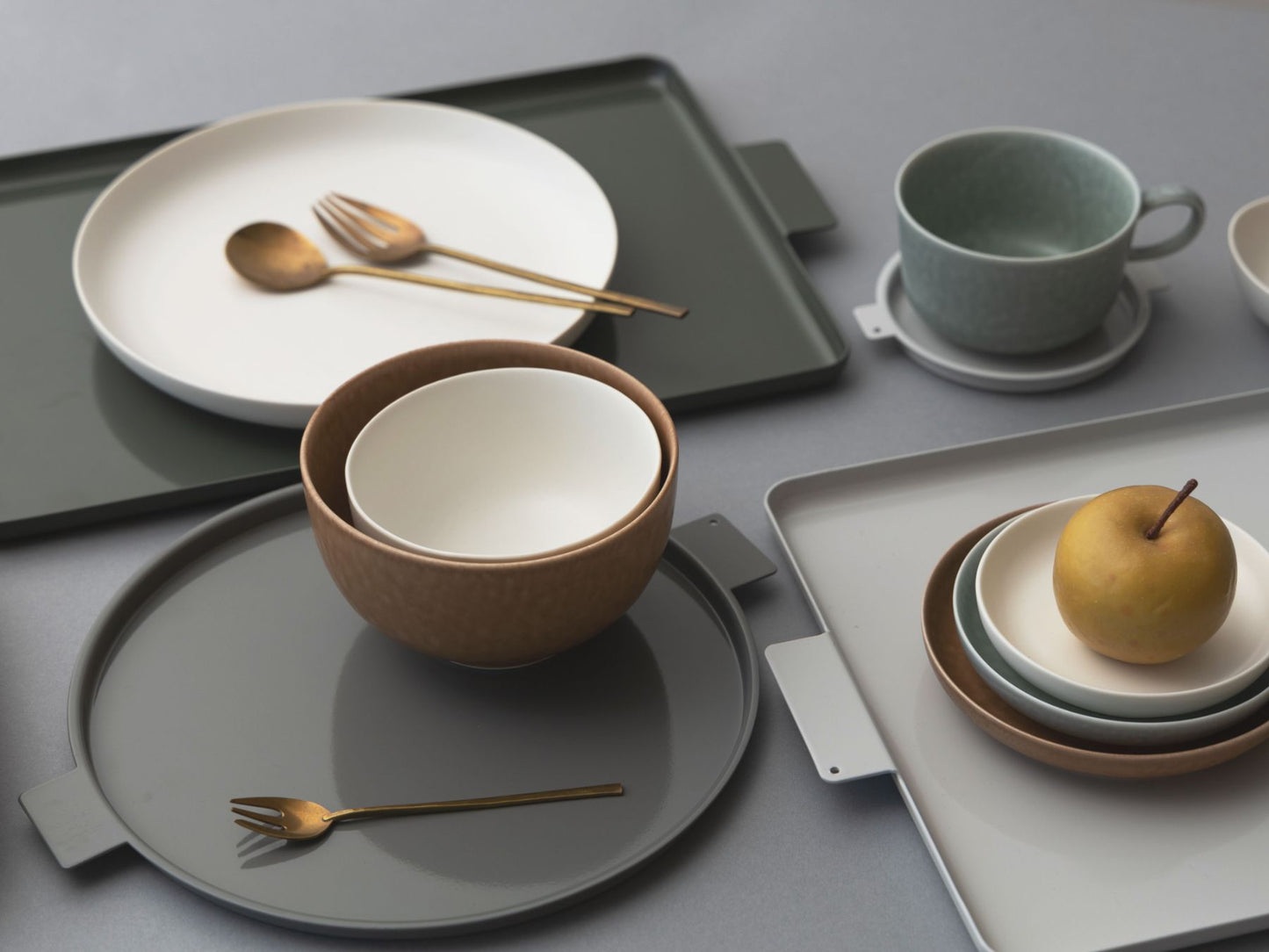 yumiko iihoshi porcelain イイホシユミコ/‘Colored’ aluminum tray square・rectangle