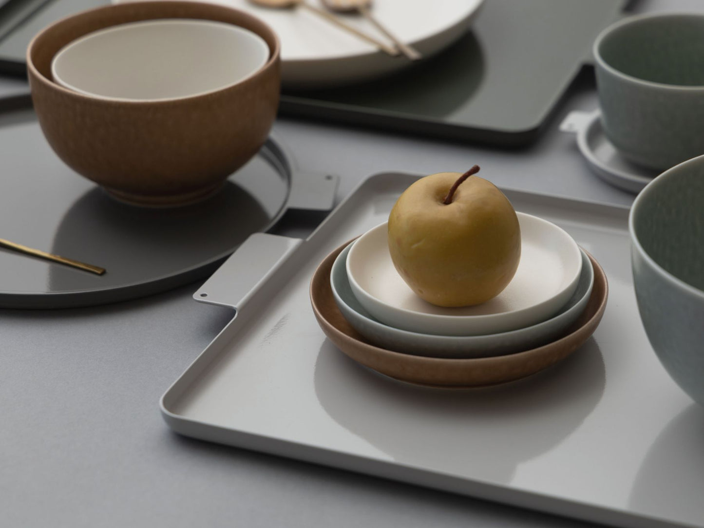 yumiko iihoshi porcelain イイホシユミコ/‘Colored’ aluminum tray round