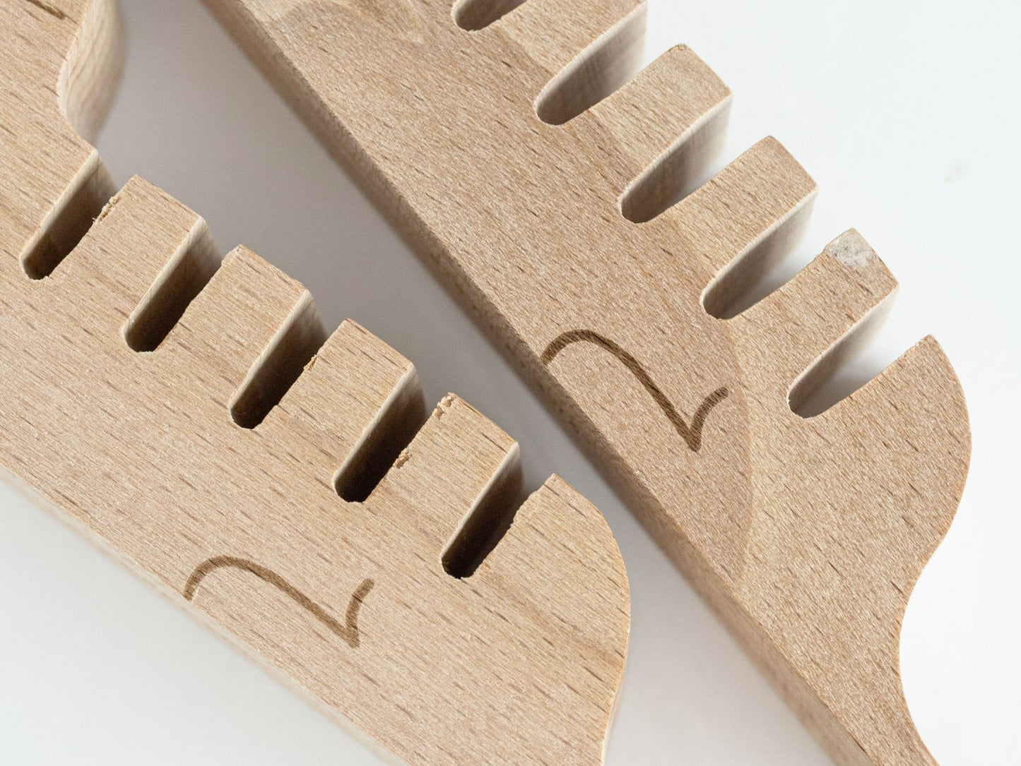 微細な欠けや補修の跡がある場合があります。