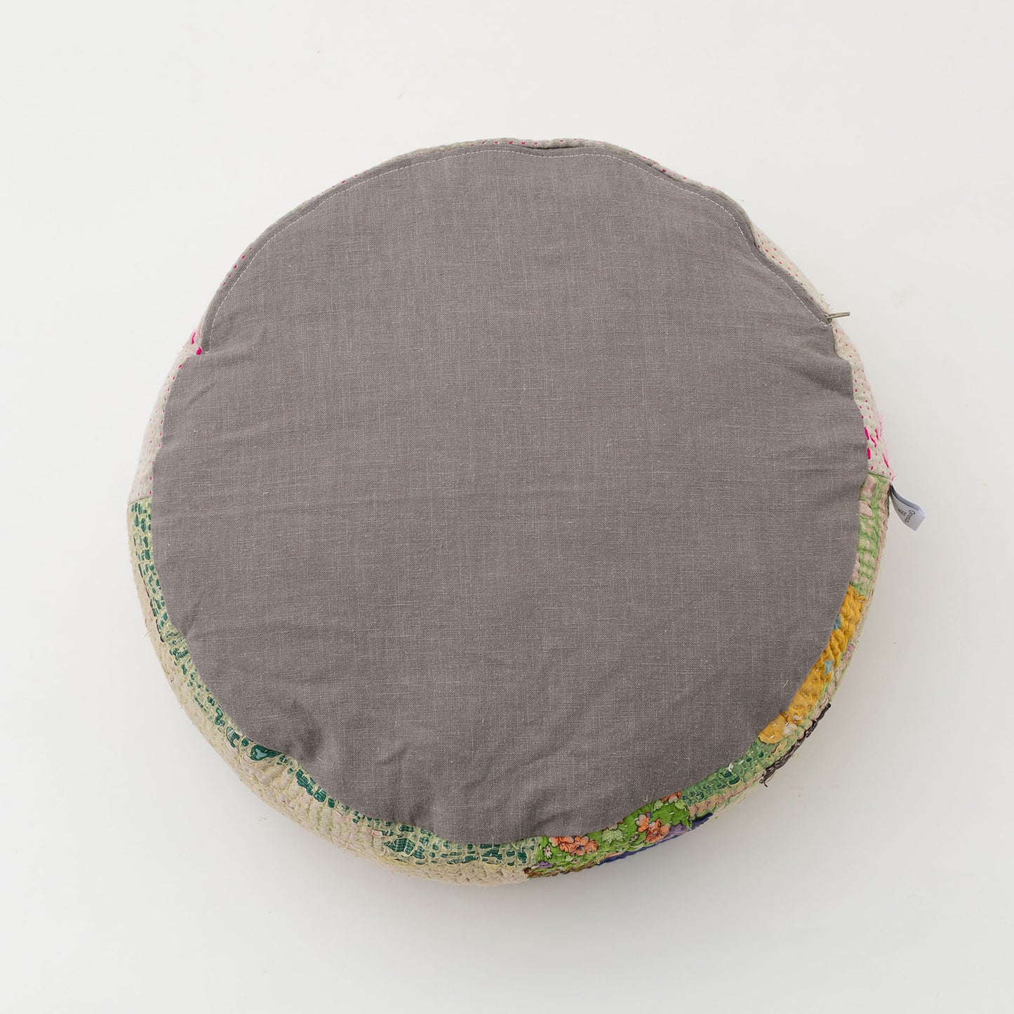 オルネコ・カンタパッチワーク 猫のプフ/B