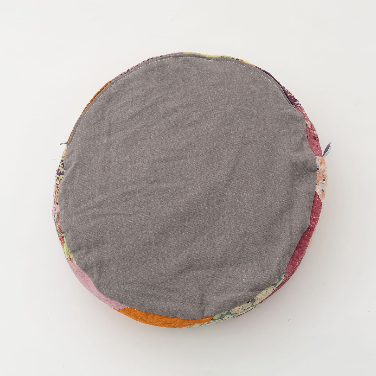 オルネコ・カンタパッチワーク 猫のプフ/X