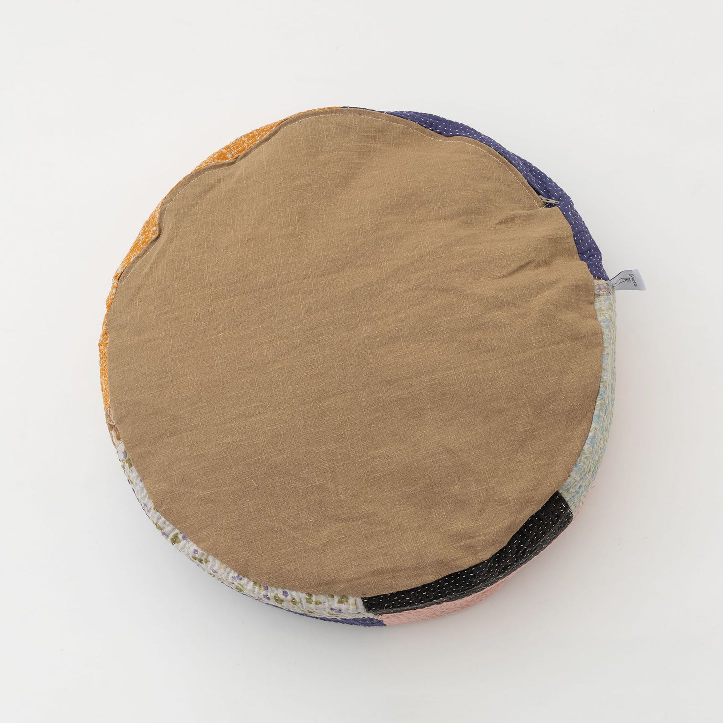 オルネコ・カンタパッチワーク 猫のプフ/2D