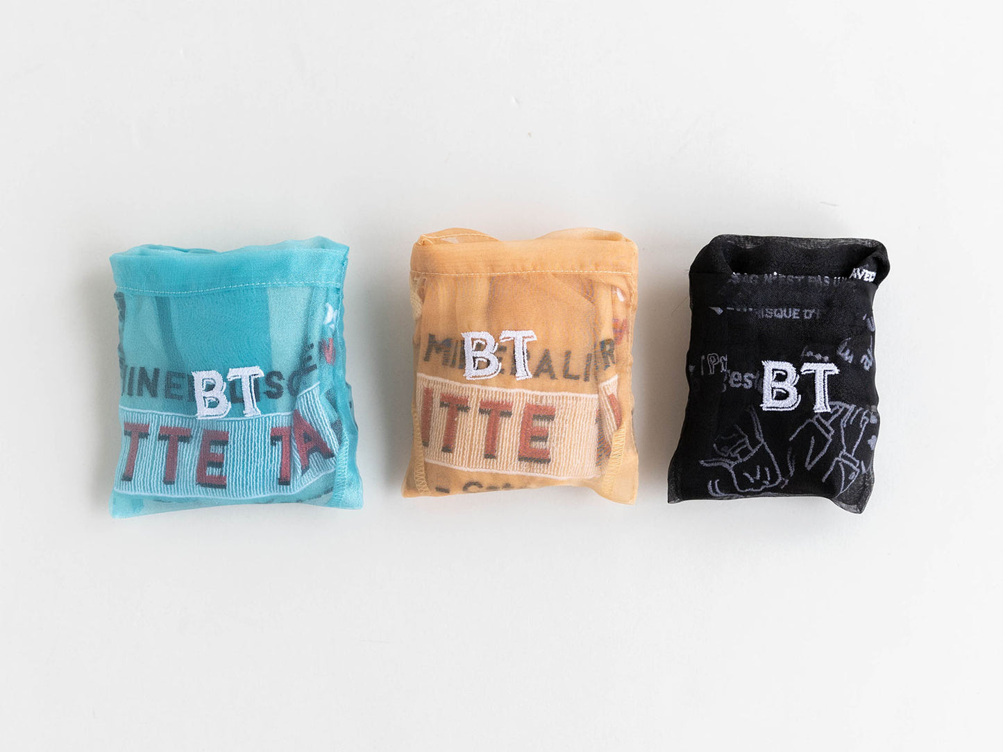 内ポケットに折り畳んで収納できます。