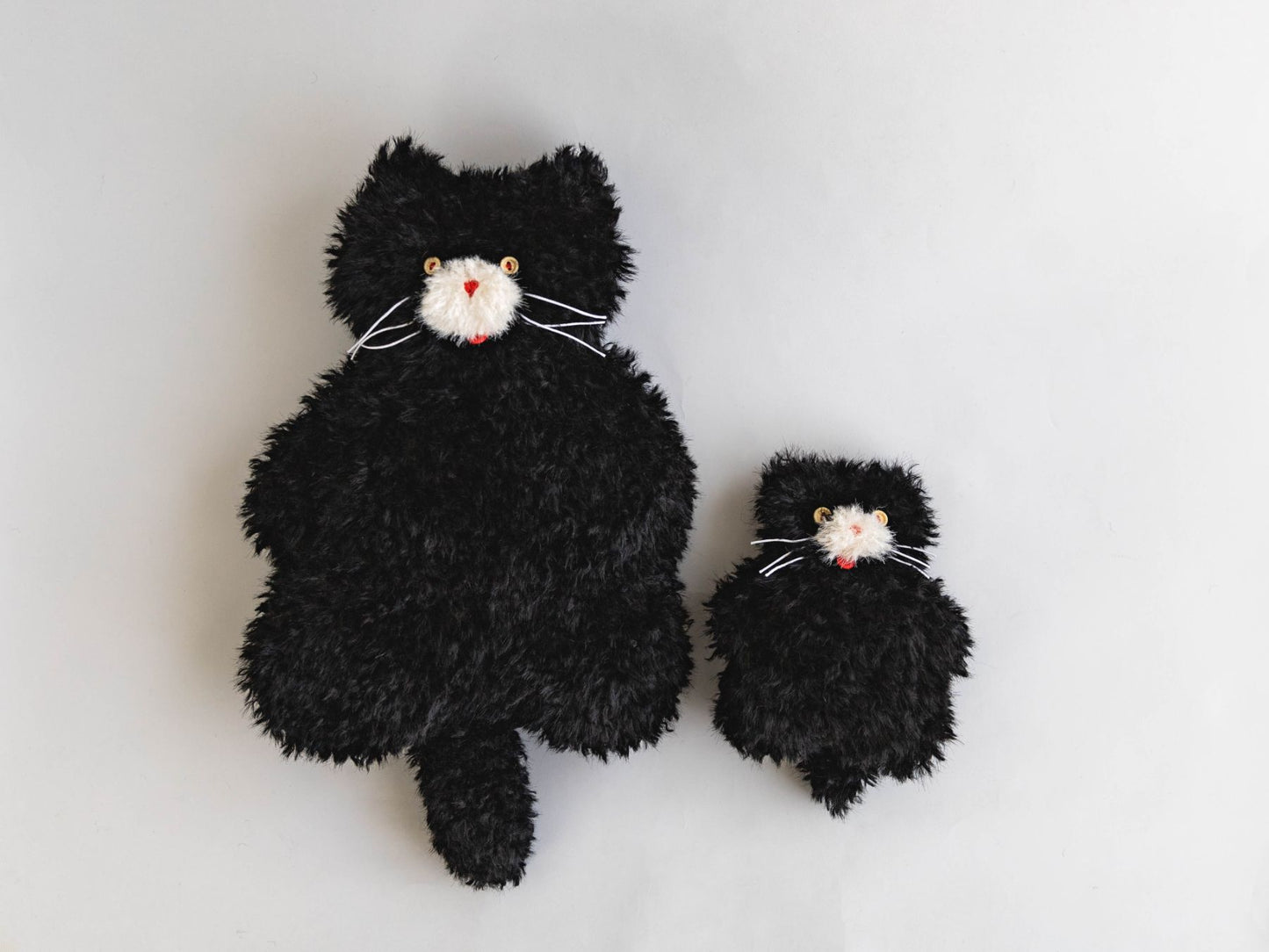 カバー表面の毛は抜け落ちることがあります。引っ張ると抜けやすいので、お取り扱いにご注意ください。
汚れた場合は、水で手洗い可能です。