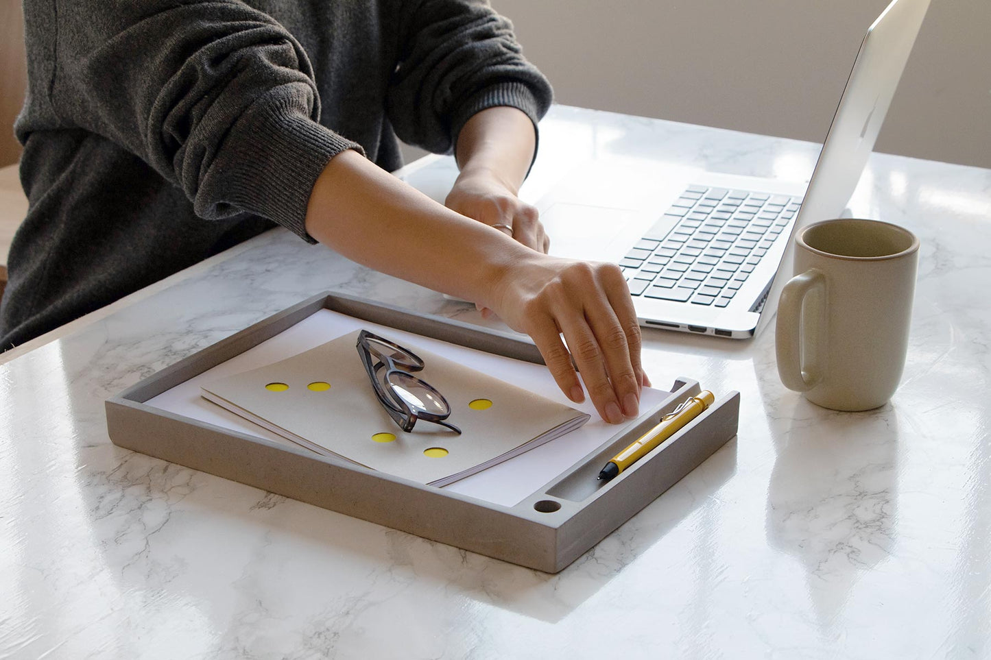 デスクオーガナイザー/コンクリート