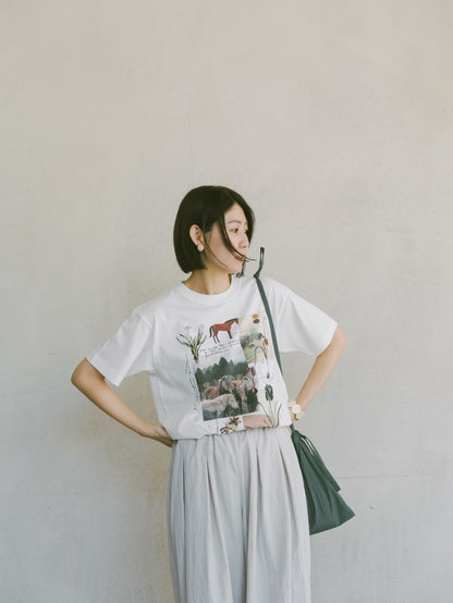 Sweet Little Nothing Tシャツ（馬と球根花）