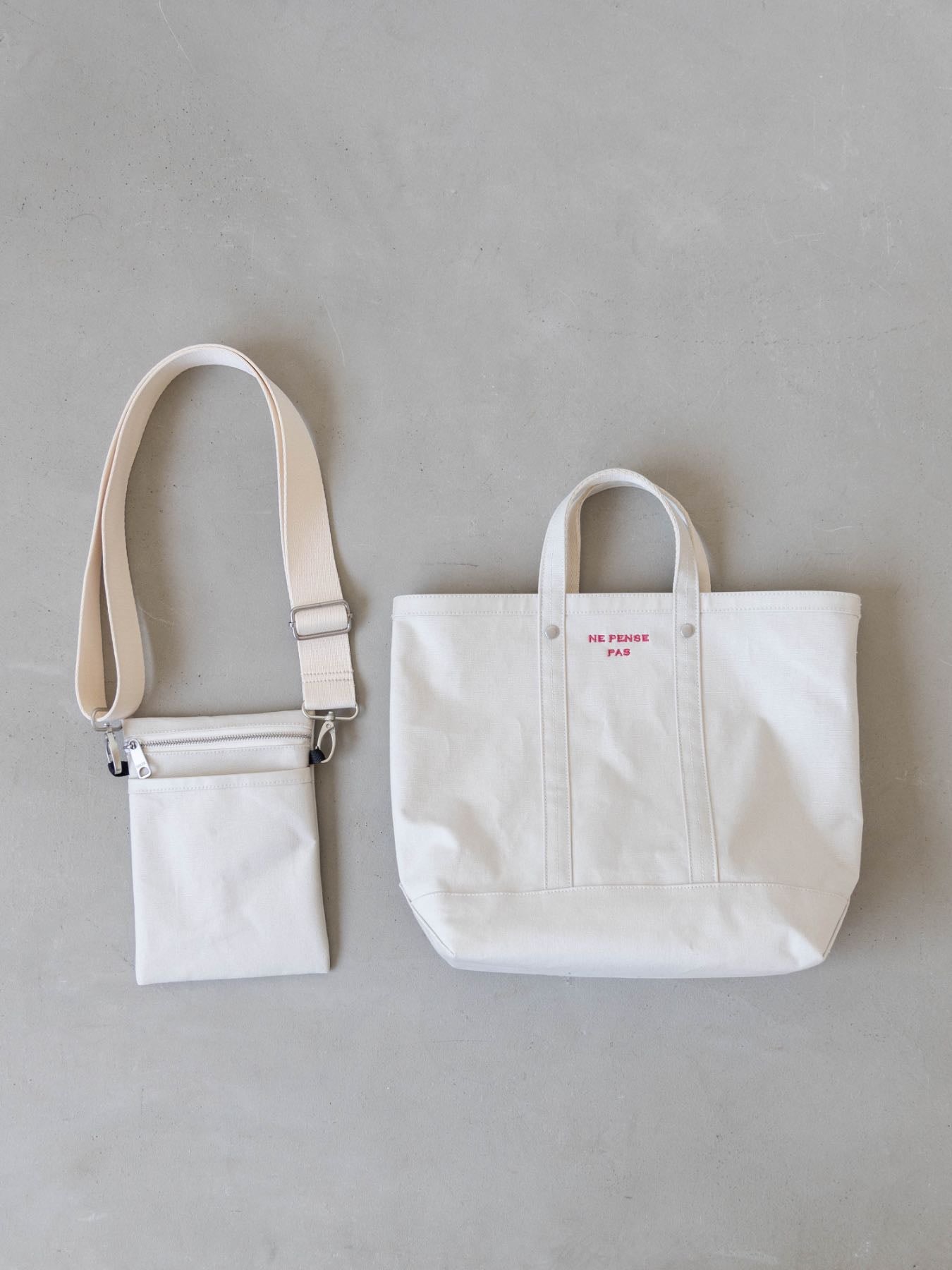 NATURAL×NATURALはストラップも同色です