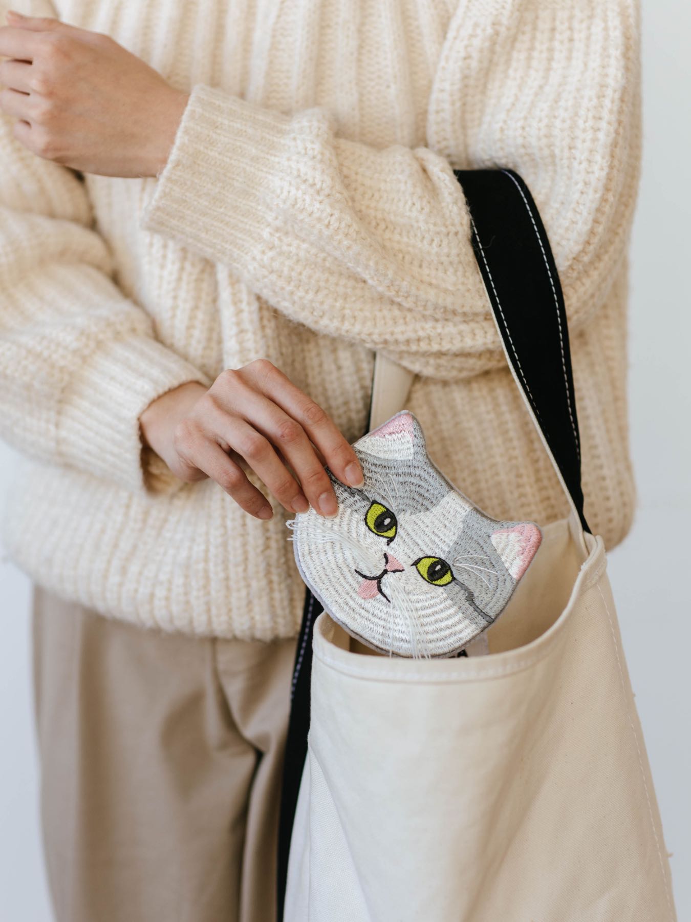 小菅くみ × Orneko 刺繍ポーチ｜ポーチ｜オルネ ド フォイユ公式