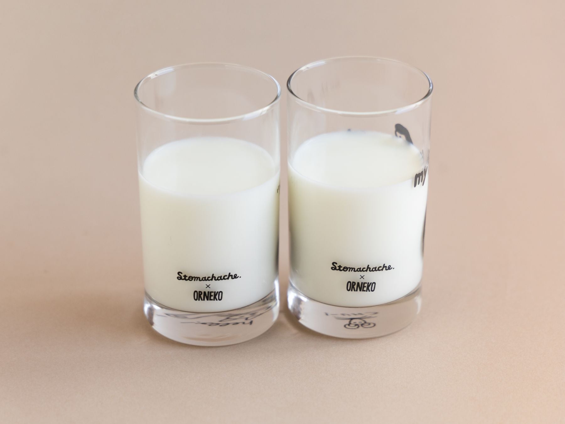 ウラ面には、STOMACHACHE. × Ornekoのロゴがあります。