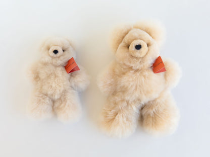 左から、BEIGEの23cm、30cm。<br>
毛の色味、大きさなどには個体差が見られます。あらかじめご了承ください。