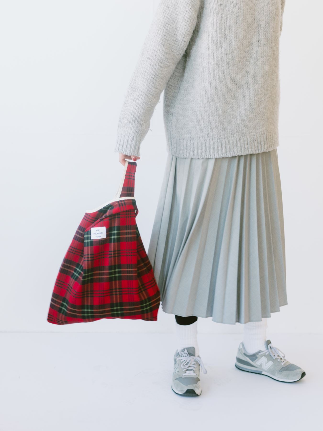 ne pense pas チェックバッグ（ショルダーストラップ付き）