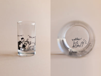 Yes,No<br>
底面をのぞくと、猫ちゃんが「hello!」