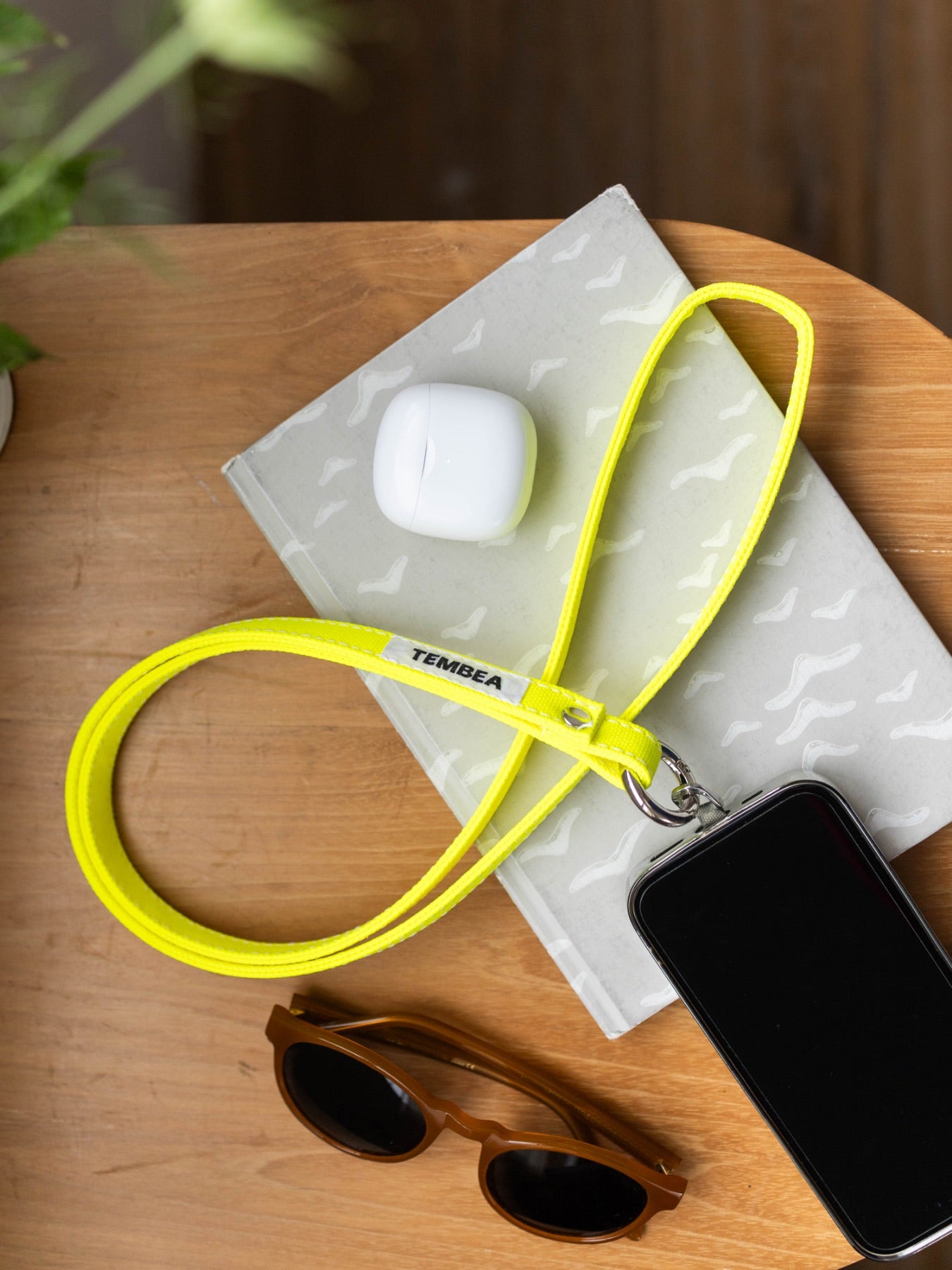TEMBEA FLAT POUCH SMALL／NEON