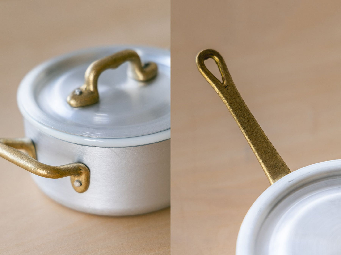 本体はアルミで、取っ手は真鍮。
<br>
取っ手部分も熱くなりやすいので、鍋つかみなどをご使用ください。