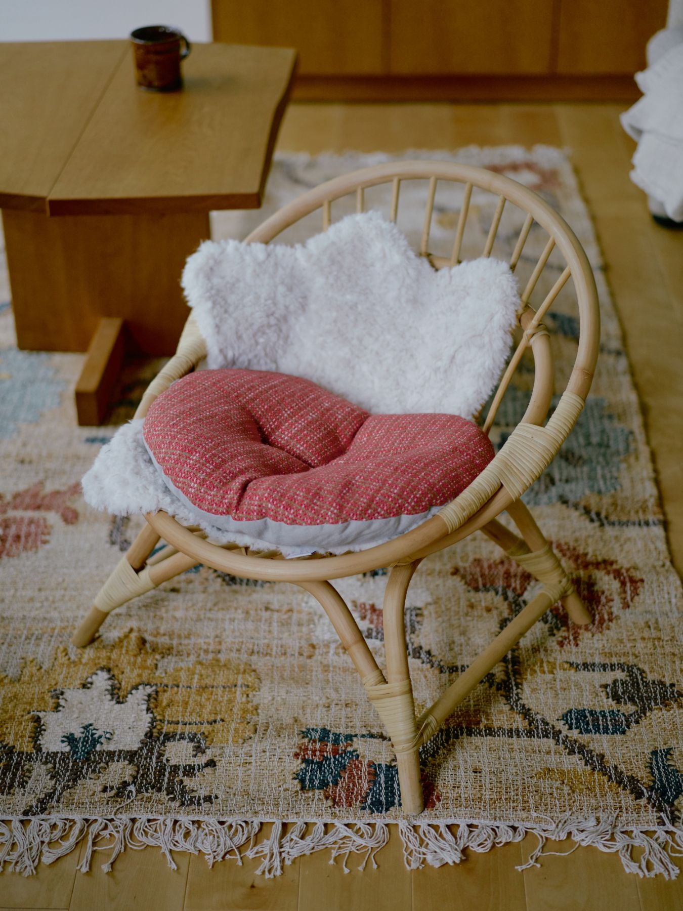 ラタンラウンドチェア（リバーシブルクッション付き）｜家具｜オルネ