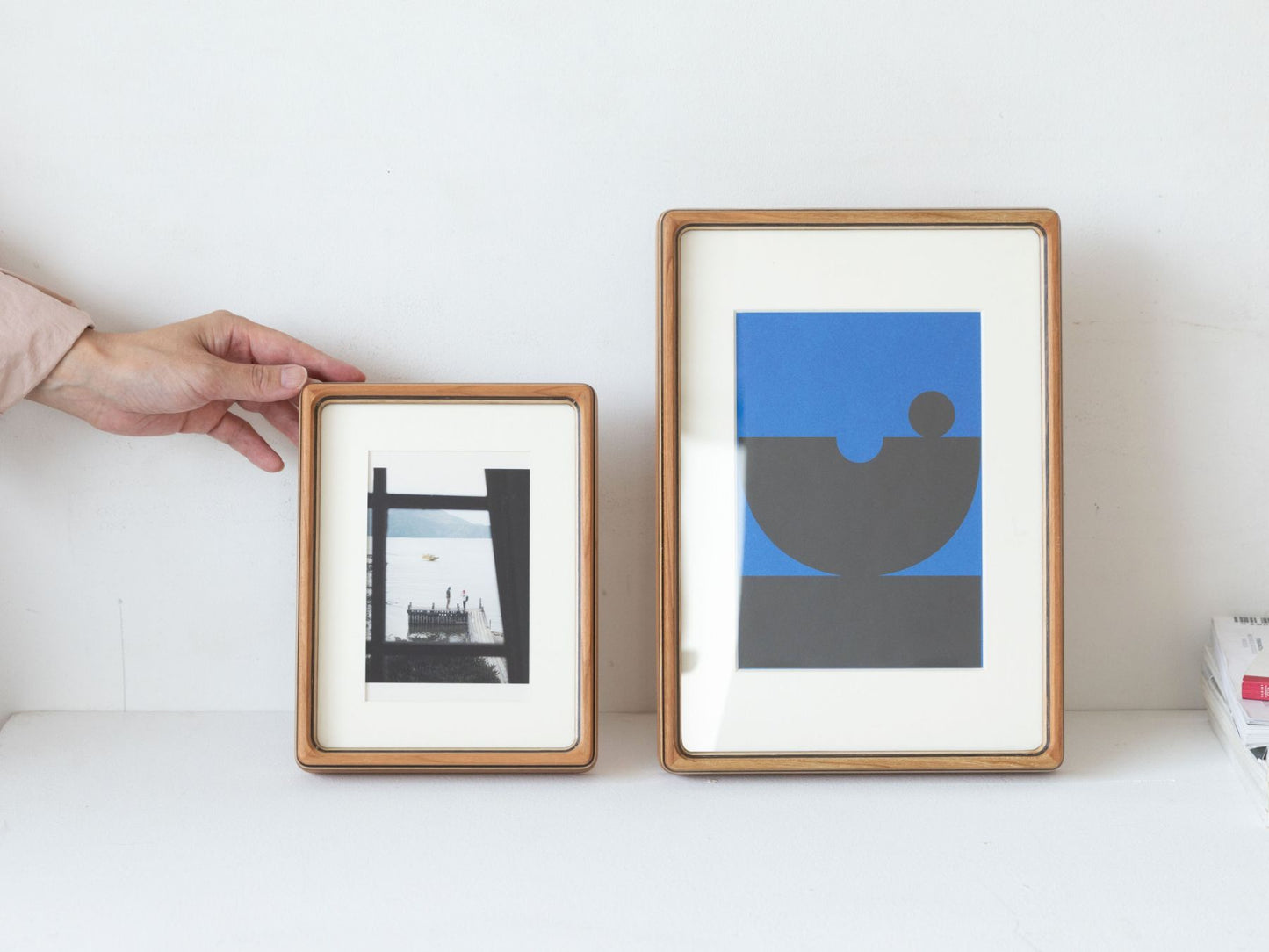 01の窓枠は、はがきサイズ（100mm × 148mm）を飾るのにおすすめ。<br>
03の窓枠は、A5サイズ（148mm × 210mm）を飾るのにおすすめ。