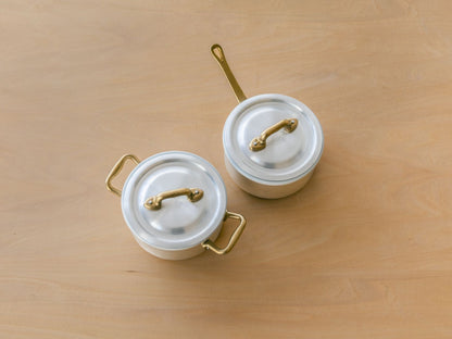 ソースパンは直径約12cmと小さいため、使用する際は必ず五徳をのせて安定した状態でご使用ください。