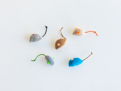 こちらのアイテムはカラーアソートです。<br>
（小さなネズミ×1）