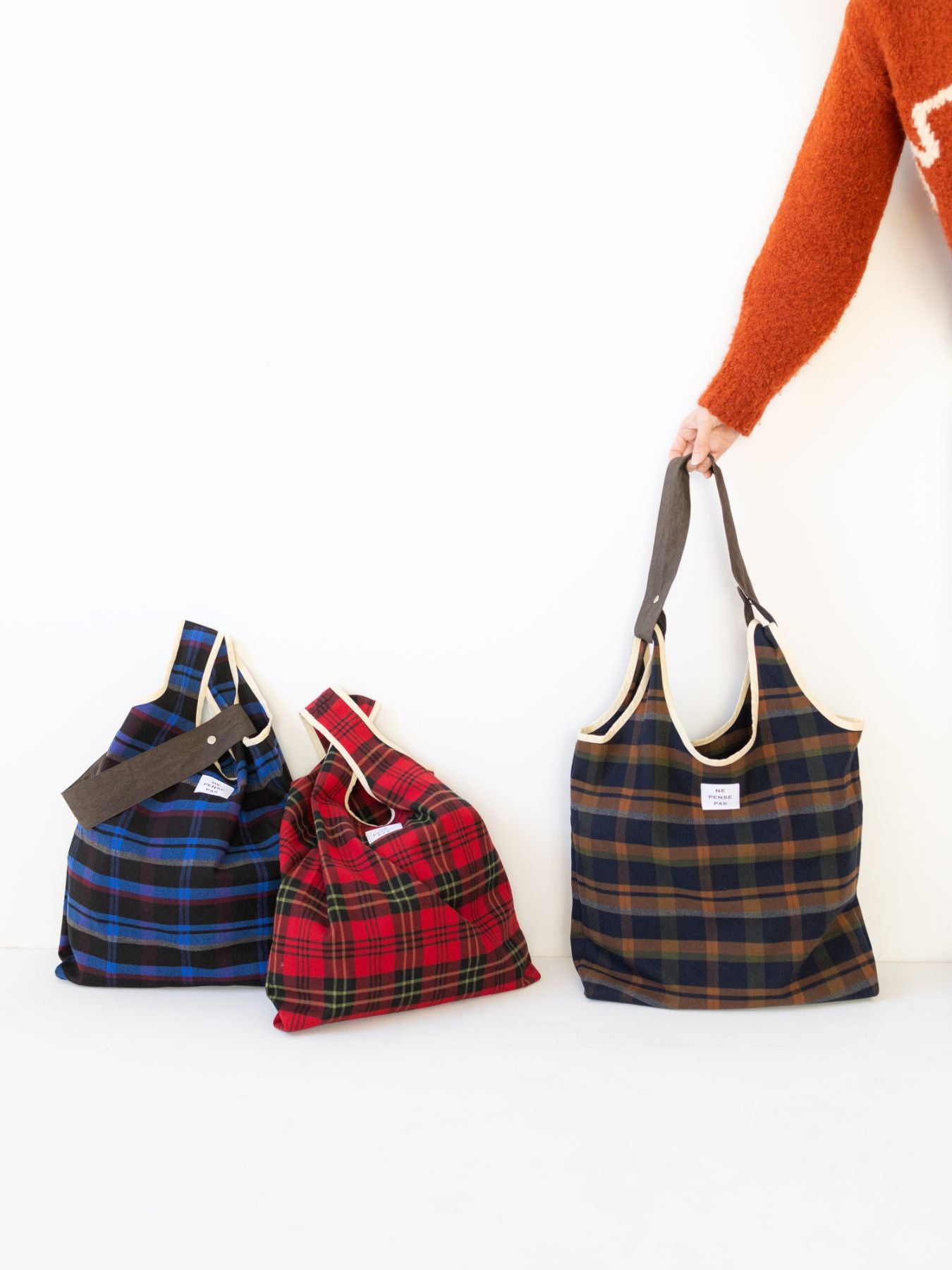 ne pense pas チェックバッグ（ショルダーストラップ付き）