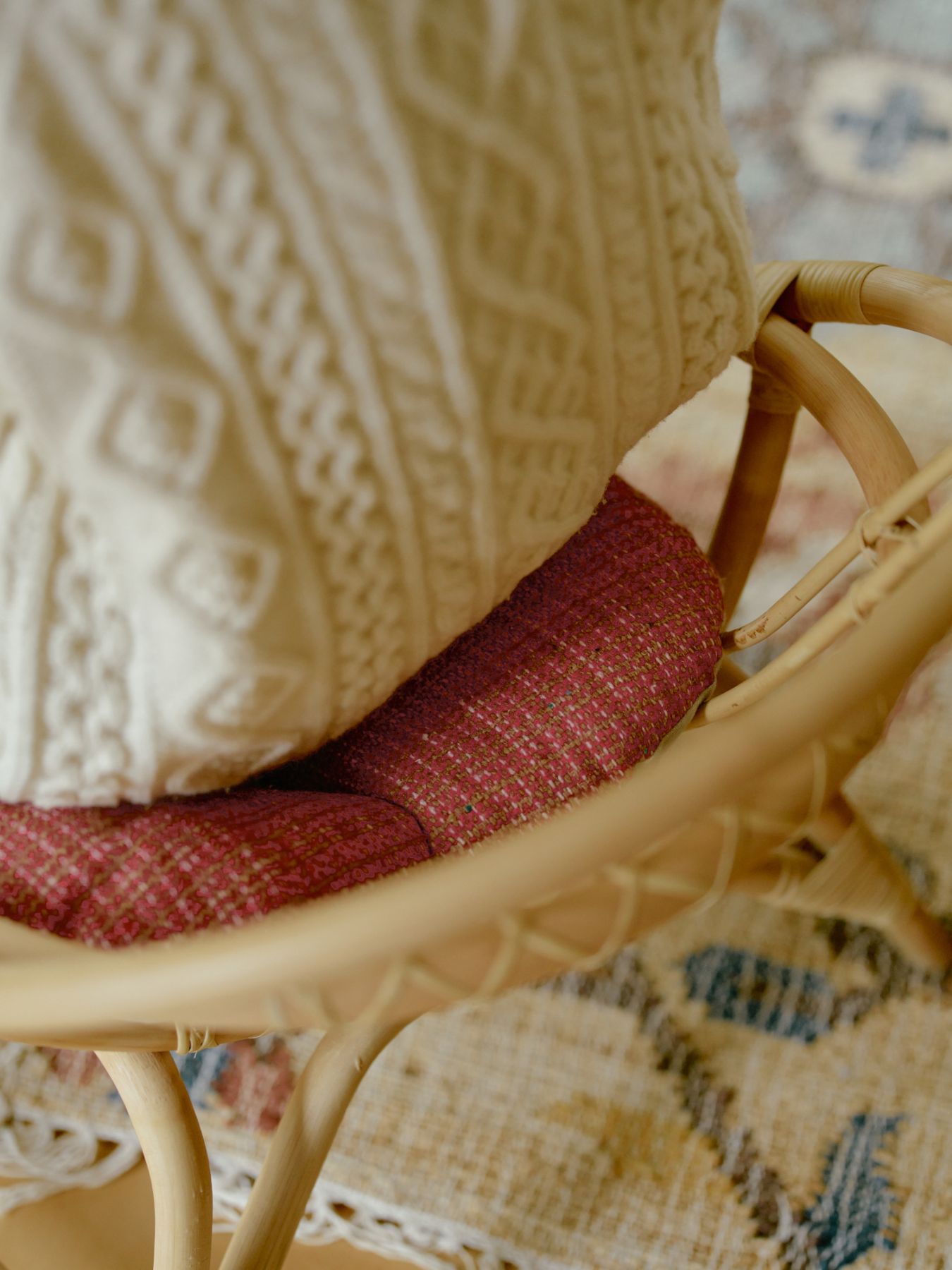 ラタンラウンドチェア（リバーシブルクッション付き）