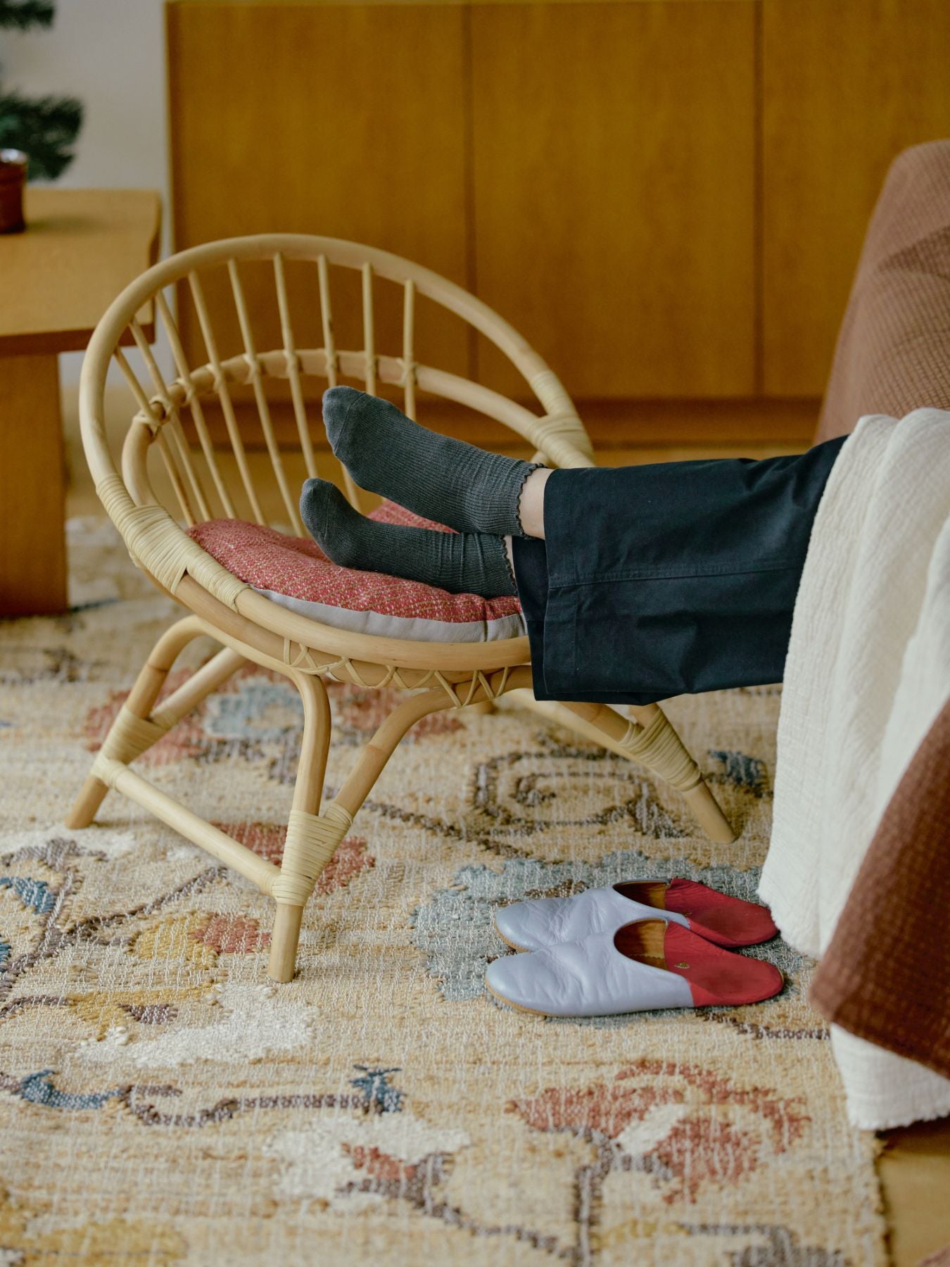 オルネドフォイユ　ラタンチェア ラタンラウンドチェア（リバーシブルクッション付き）｜家具｜オルネ