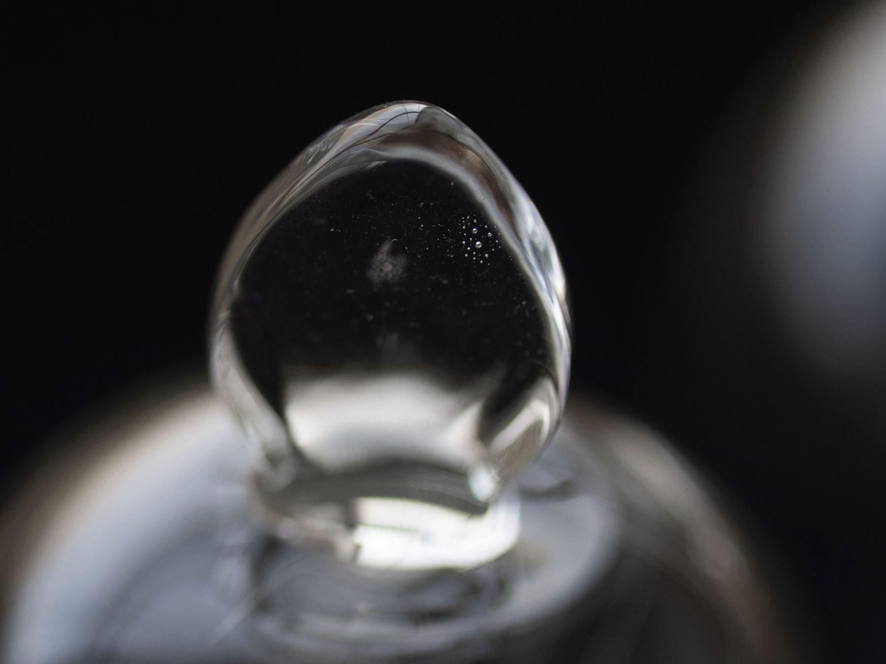 小さな気泡などが見られる場合もございます。