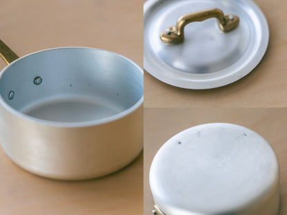 製造工程により、傷やへこみが見られる場合があります。