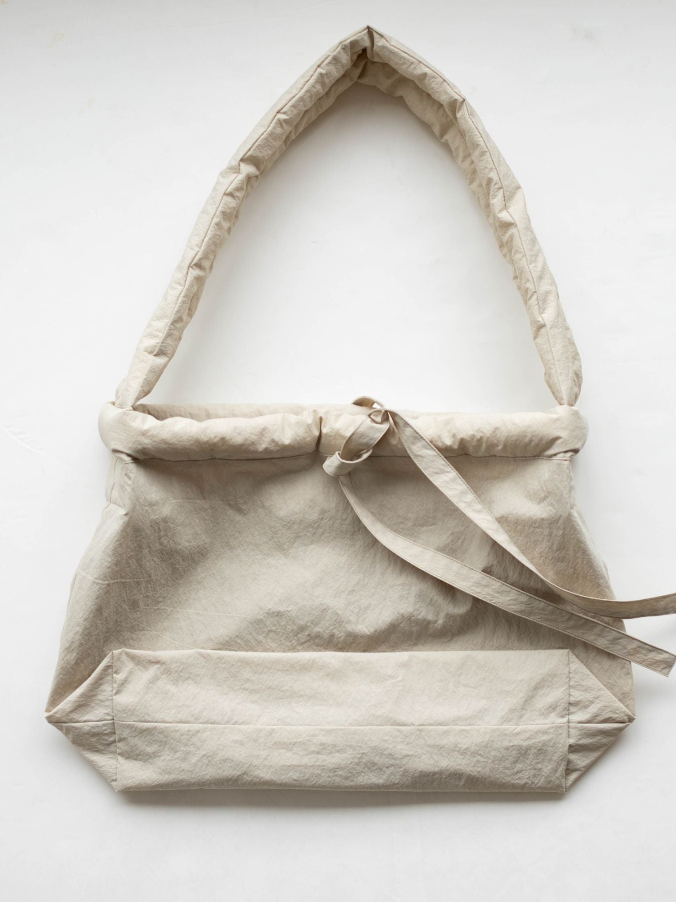 底のマチは12.5cm。