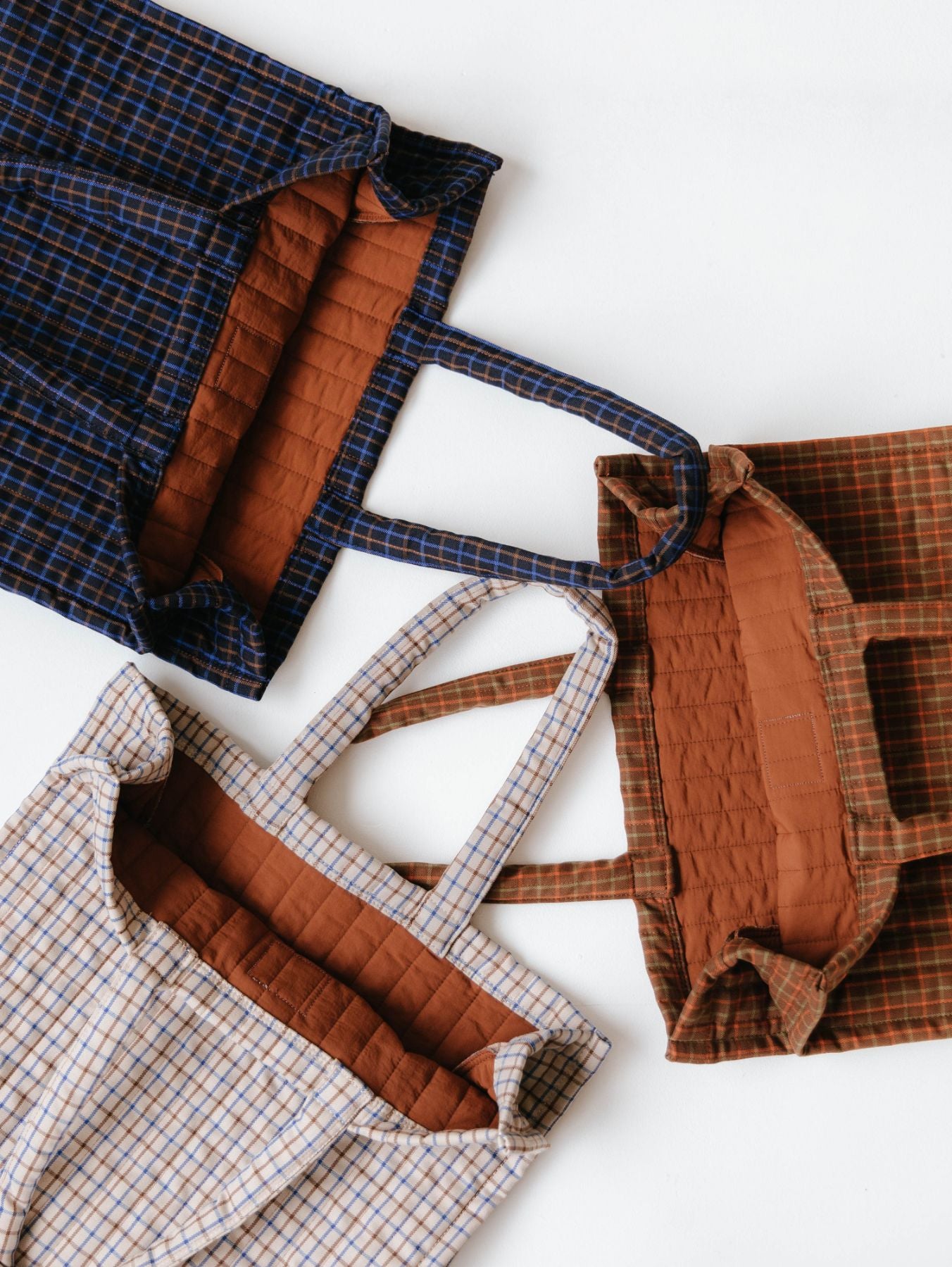 内側の生地は3色とも同じです。