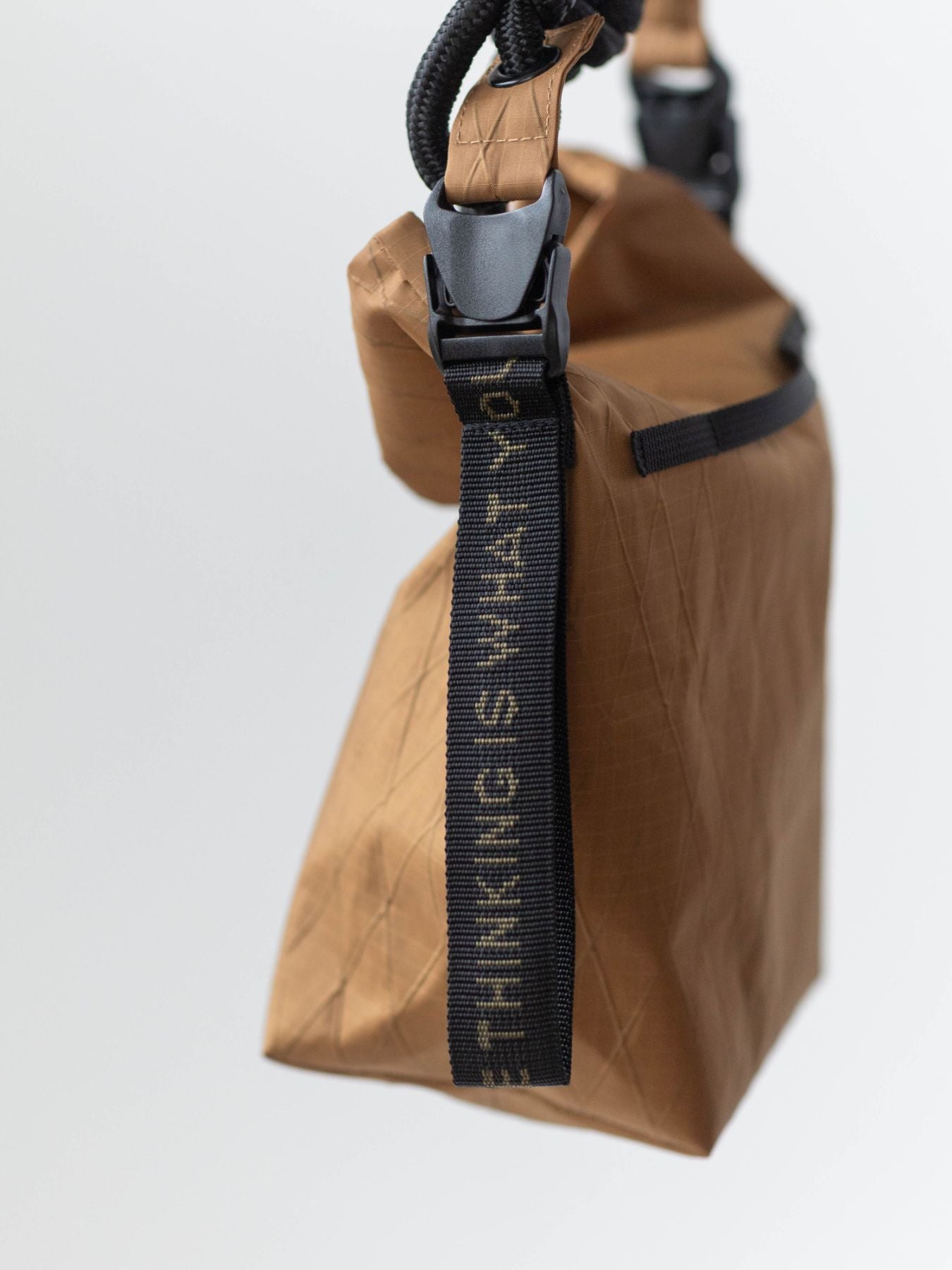 新品未使用 オルネドフォイユ マダガスカル製ショルダーバッグ SUBLIME ショルダーポーチ／X-PLY MINI POUCH｜バッグ｜オルネ ド