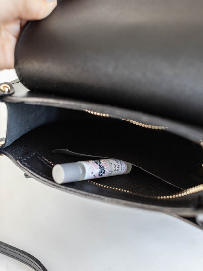 内ポケットは2つ。1つはファスナー無し。