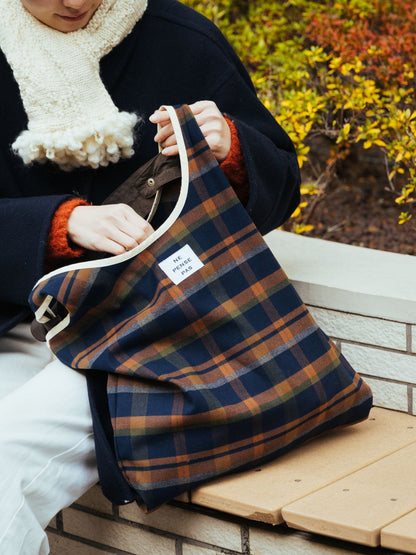 ne pense pas チェックバッグ（ショルダーストラップ付き）