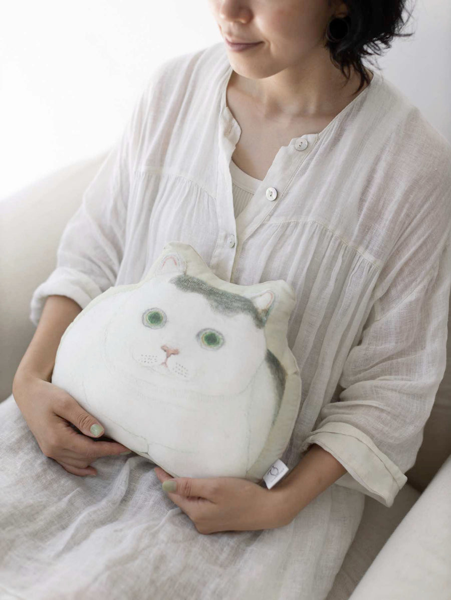 ado ネコクッション