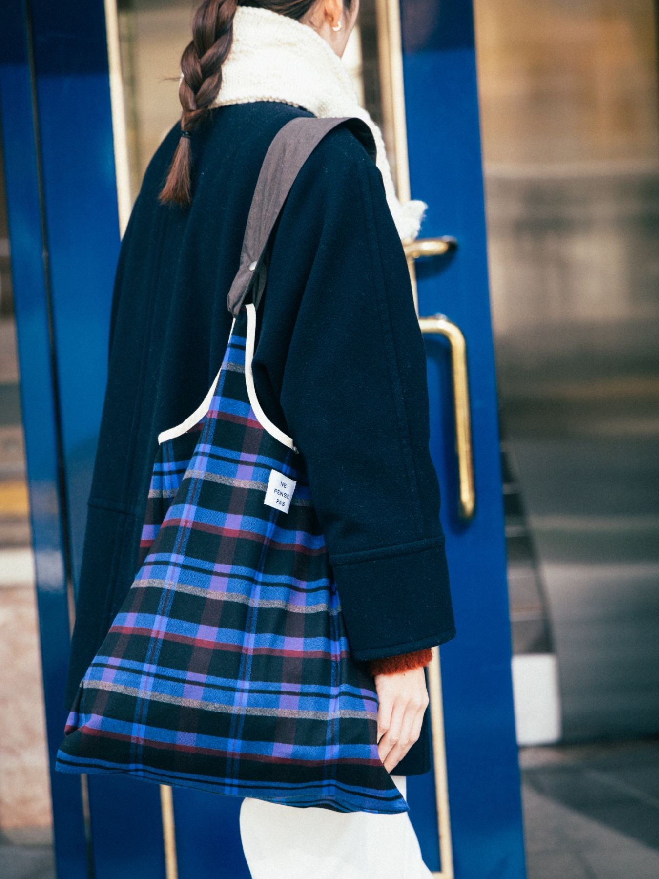 ne pense pas チェックバッグ（ショルダーストラップ付き）