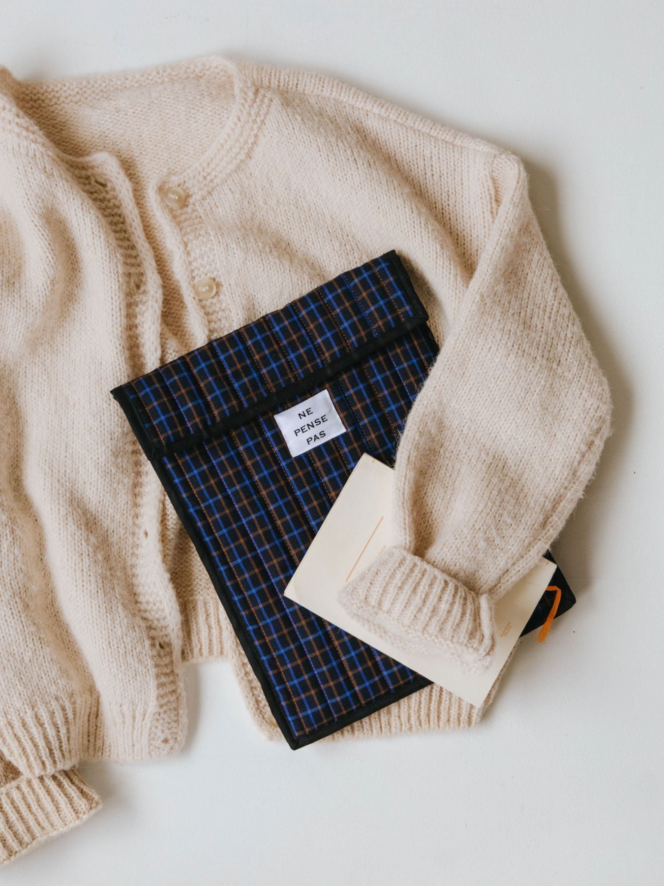 ne pense pas キルティングチェックPCケース