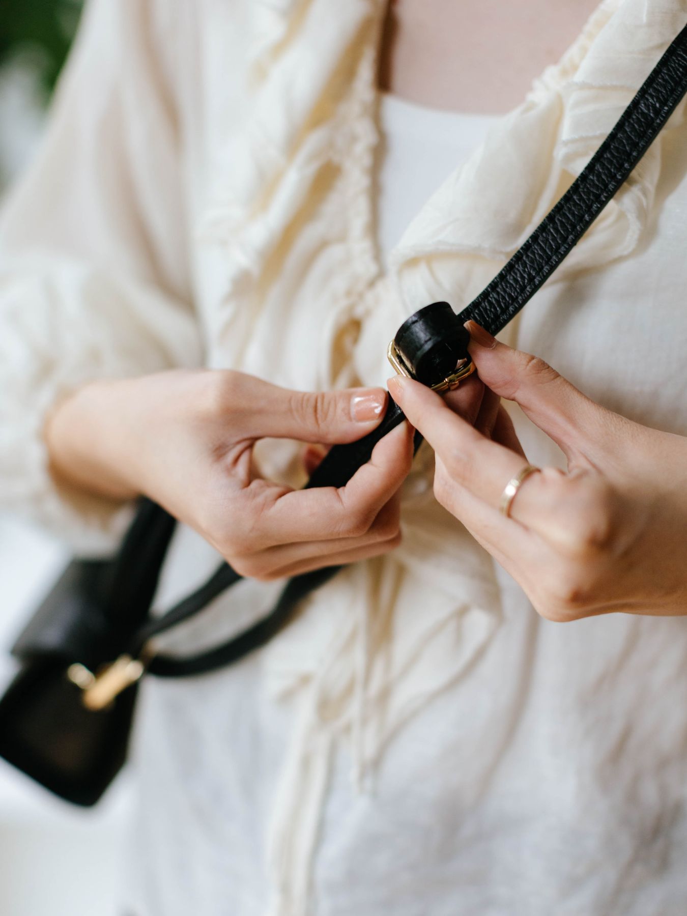 ストラップの長さ調整可能。