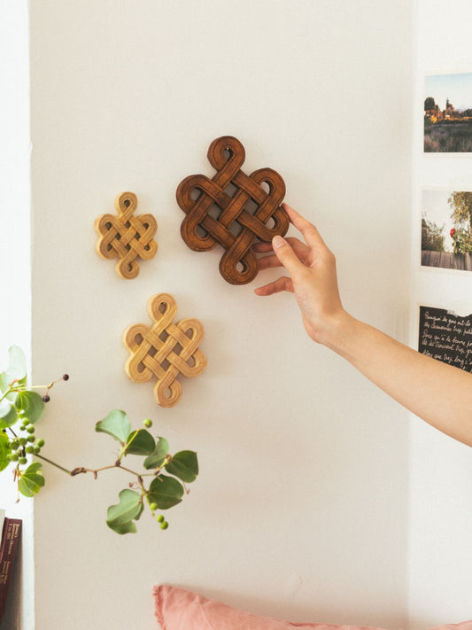 Endless knot／ラウンド（木彫りオブジェ）