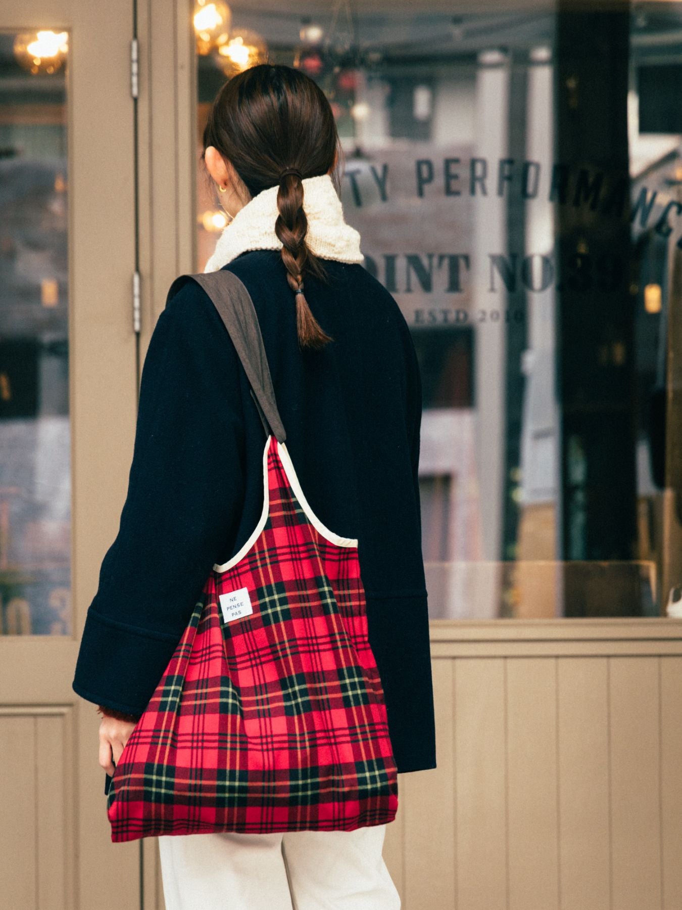 ne pense pas チェックバッグ（ショルダーストラップ付き）