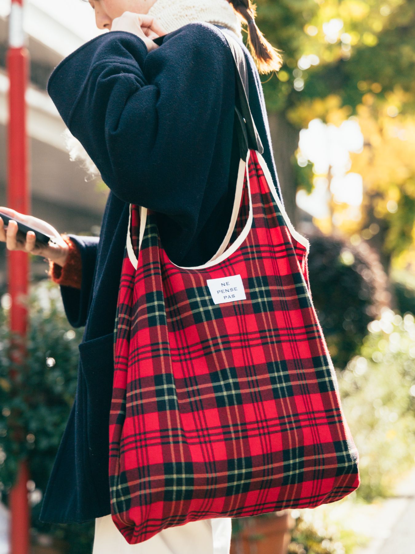 ne pense pas チェックバッグ（ショルダーストラップ付き）