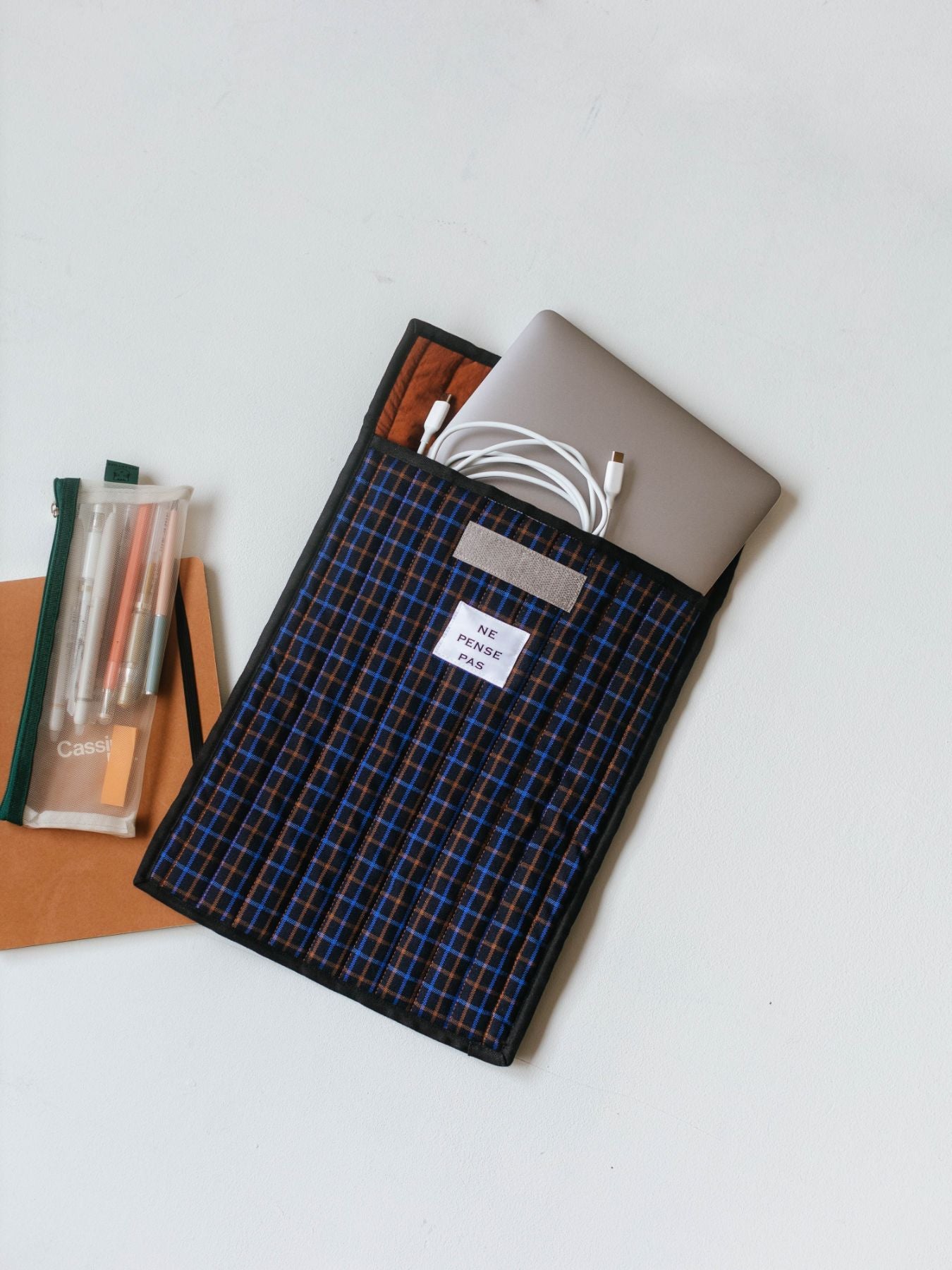 ne pense pas キルティングチェックPCケース