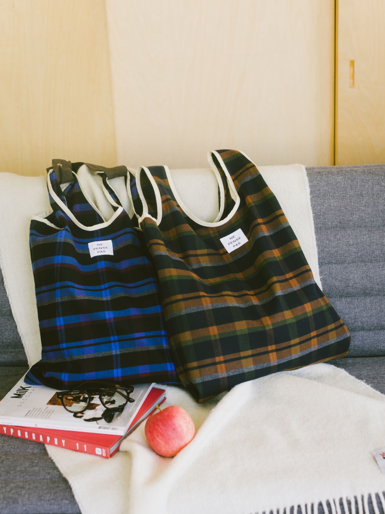 ne pense pas チェックバッグ（ショルダーストラップ付き）