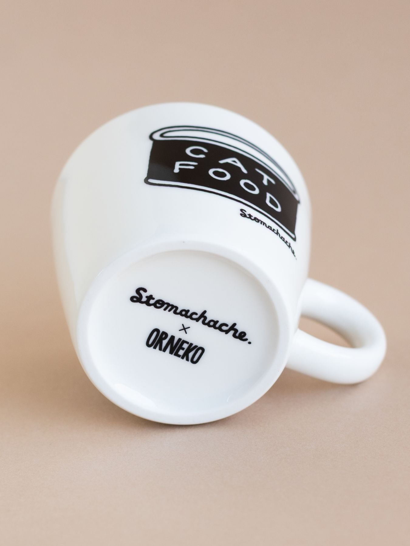 底面には、STOMACHACHE. × Ornekoのロゴがあります。